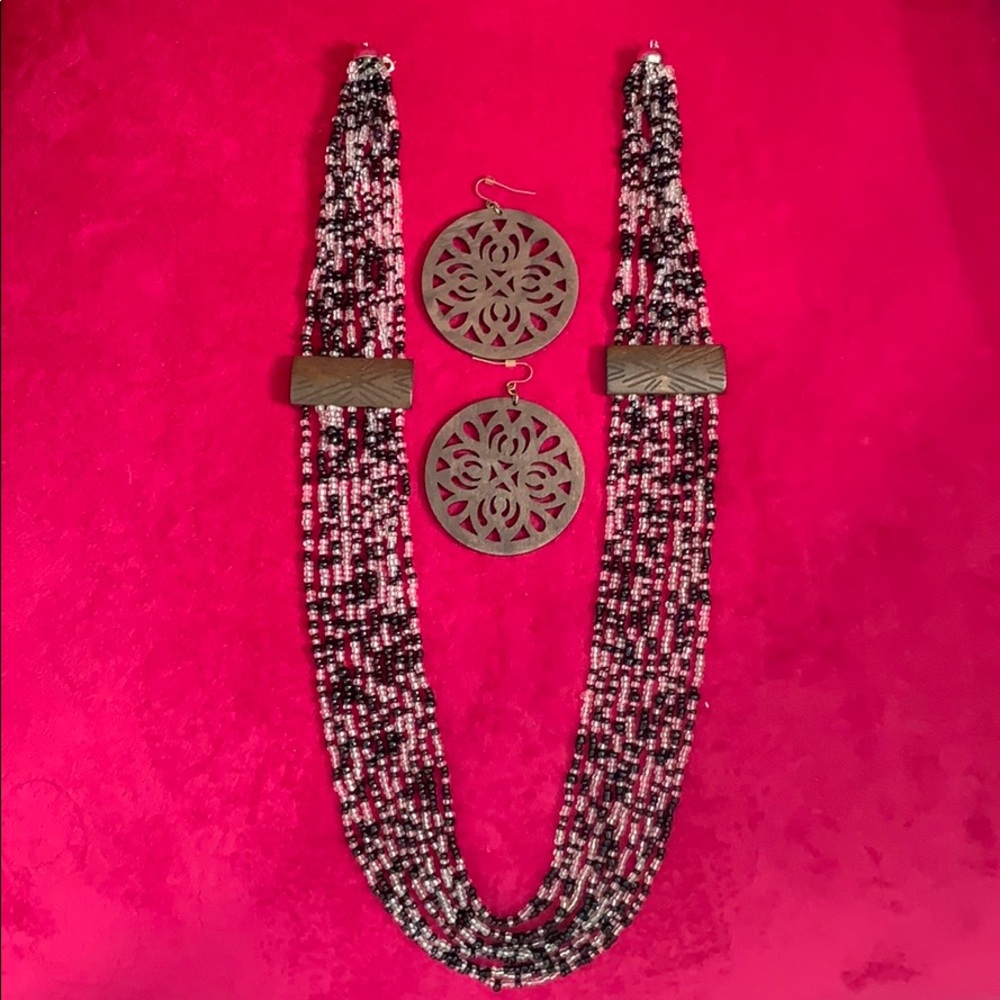 Black & white necklace